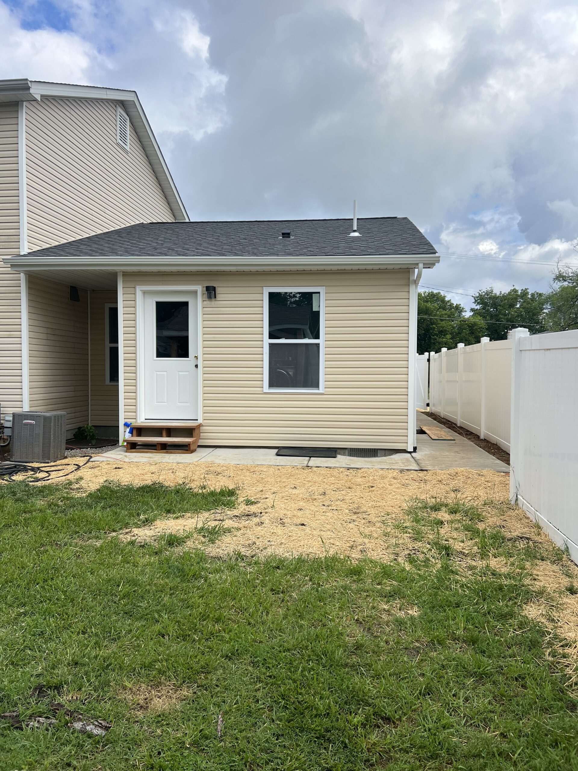 new vinyl fence